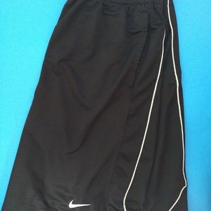 Nike shorts size L